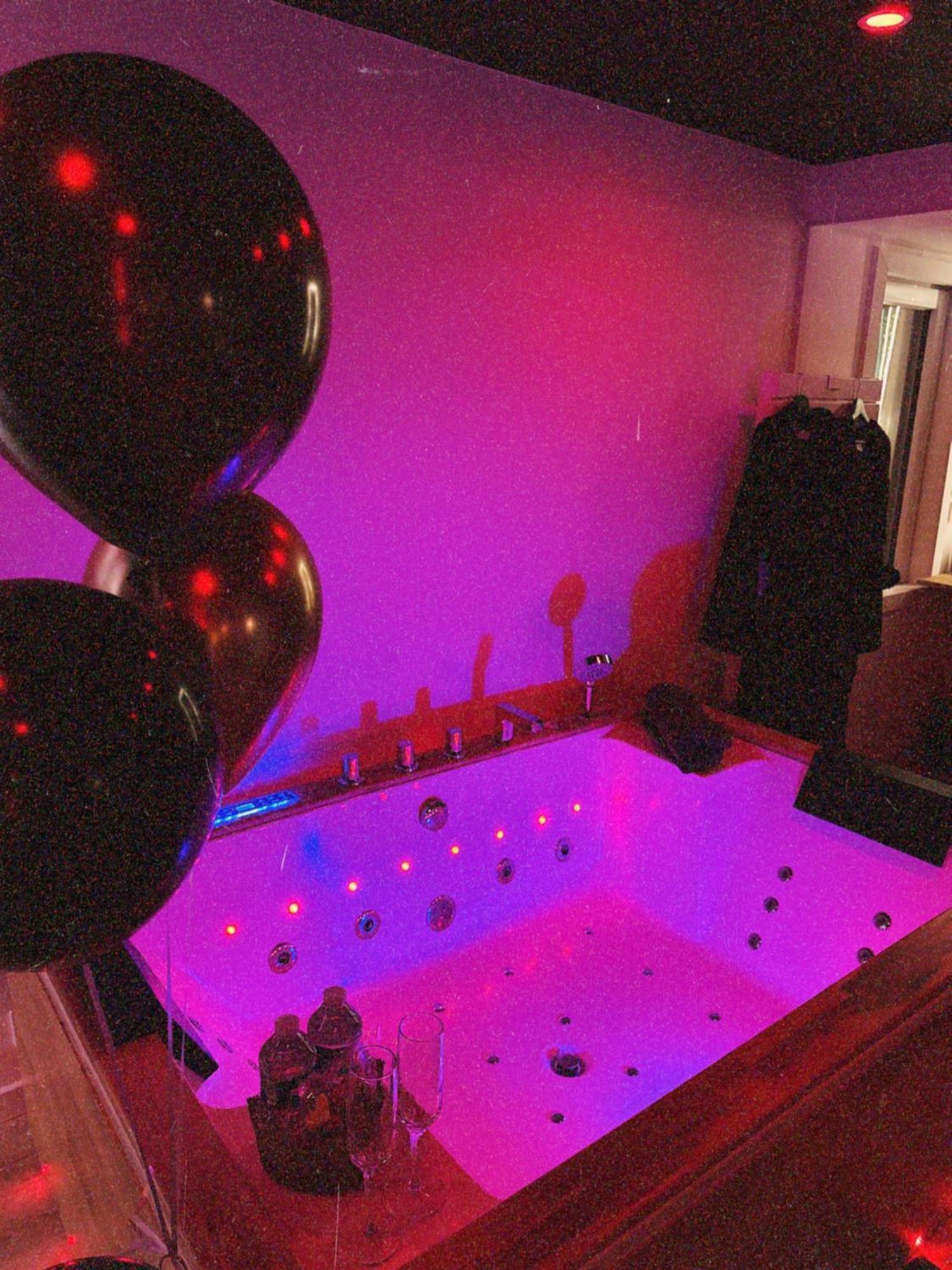 Love Room Haut De Gamme - L'Extase Avec Jacuzzi Violaines Экстерьер фото